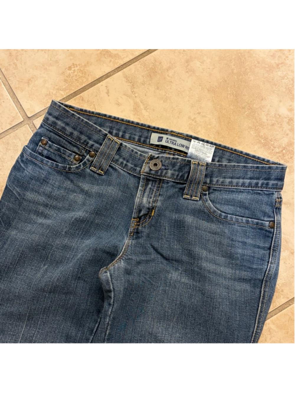 Ultra Low Rise Bootcut Flared y2k gap jeans size 6 long - Picture 2 of 5